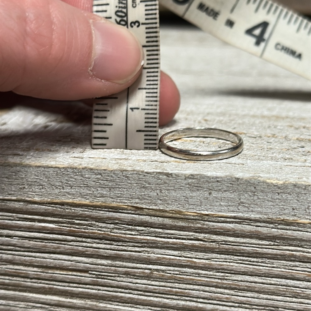 Elegant 14k white gold band ring - Picture 5 of 11